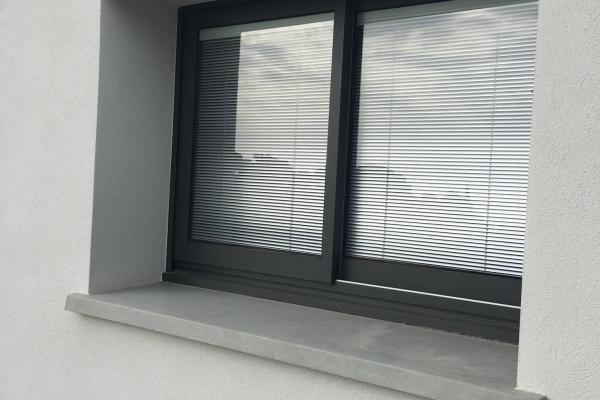 fenêtre aluminium avec store vénitien intégré - Création Sanary sur Mer 2016 